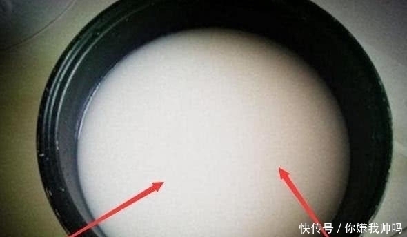 地板|天天拖地还是脏？家政阿姨教我一招，拖地加这几样，地板干净光滑