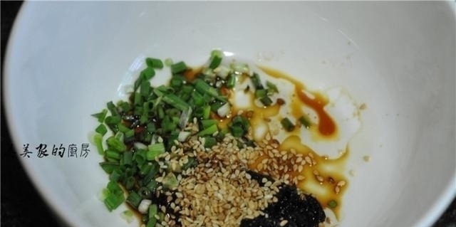 馄饨汤这么调，简单好味道，几种调料，开水一冲，比骨头汤还鲜