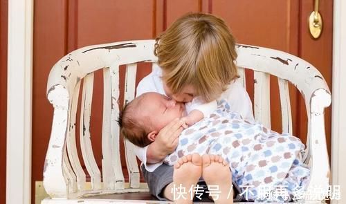 开水烫奶瓶|有种“不科学”叫开水烫奶瓶,父母图省事,苦的却是小宝贝