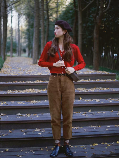 2021早春建议大家多穿“奶奶衫”，时髦优雅又气质，怎么搭都好看