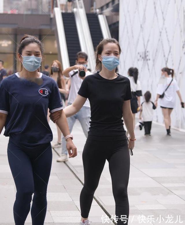 瑜伽裤 紧身瑜伽裤搭配运动上衣,时尚舒适,优雅大气