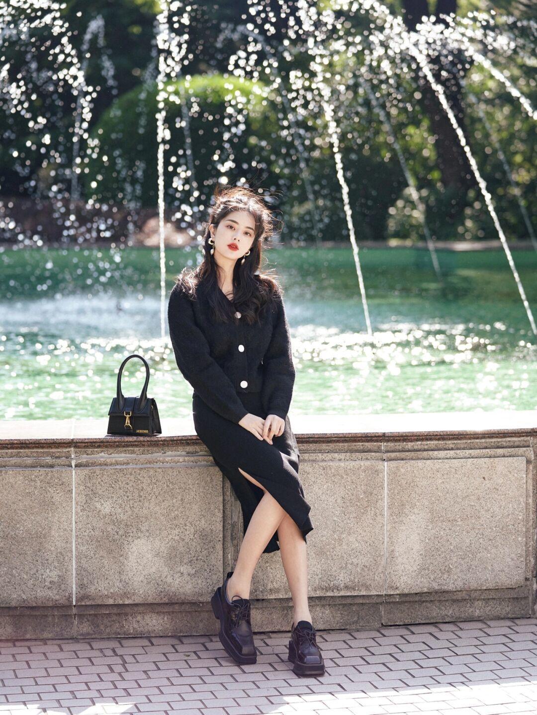 黑色|不会穿没关系,这4组“针织套装”的搭配经验分享给你,太优雅了