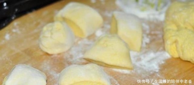 做玉米面馒头,牢记1个窍门,馒头香软不粗糙,比白面馒头更好吃