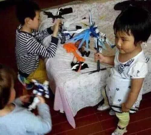 小朋友|儿子去亲戚家摔坏一柜手办,妈妈开始不以为然,看到账单后懵了