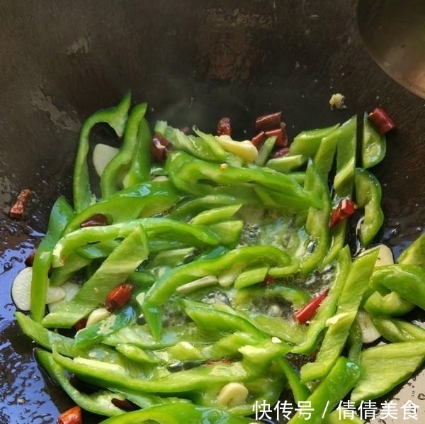 味极鲜|米饭杀手烧茄子，这样做爆炸好吃，分分钟舔盘底