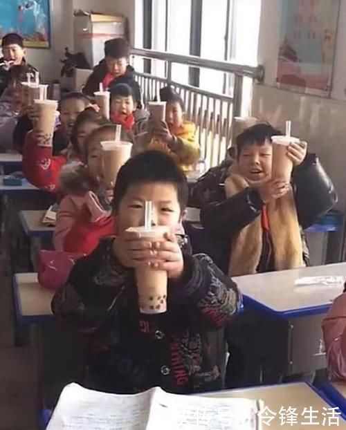 班级|零下10度,家长好心给孩子所在班级送奶茶,却遭人“嫌弃”