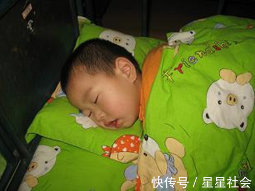 睡觉|宝宝睡觉若有4个动作，暗示大脑发育好，娃全有就偷偷乐吧