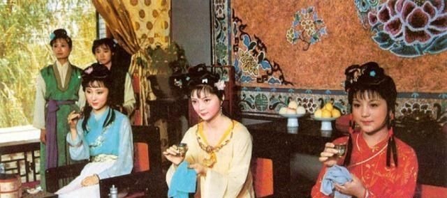 贾宝玉@除了嘲讽林黛玉,史湘云私下还做这件丑事,贾母再不敢接她进贾府