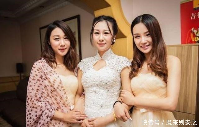 新娘|“最年轻婆婆”走红，新娘表情全是委屈，亲家母好难堪