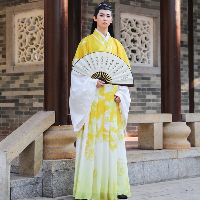 店家的设计真难理解,汉服做得奇奇怪怪,叫什么柠檬精,同袍:可以上春晚了