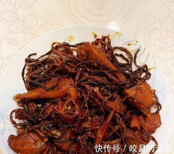 让美味又营养的地锅小公鸡,满足你的胃吧!让美味又营养的地锅小公鸡,满足你的胃吧!