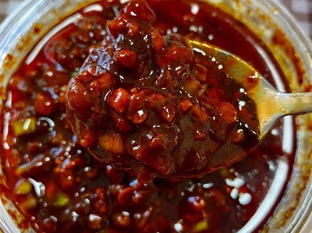 家中自制万能酱，秘制配方，20分钟搞定，拌面卷饼夹馒头吃啥都香