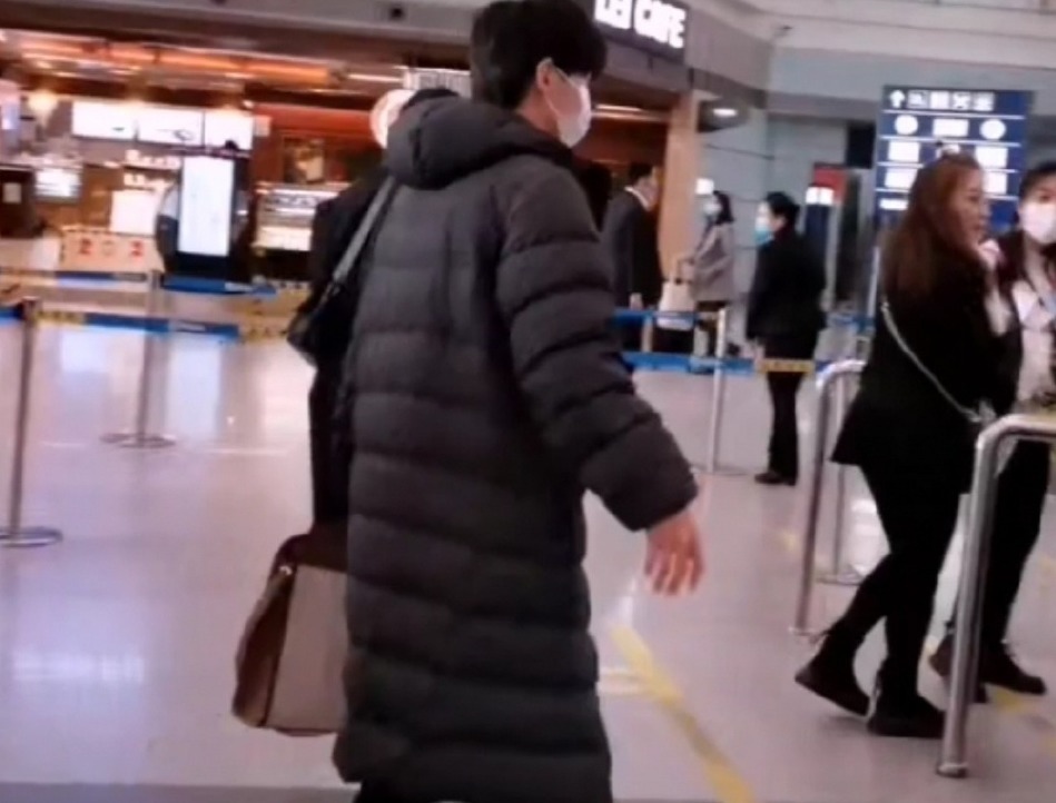 R1SE|R1SE最近怎么了翟潇闻缺席团专发布会,粉丝为何却骂起公司