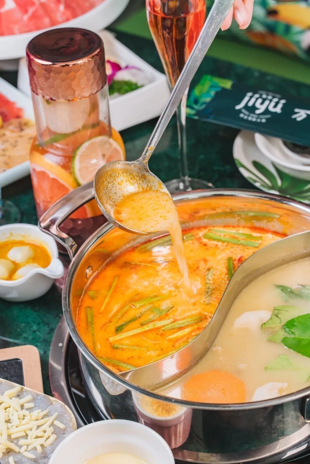 美味|不仅美味的泰式海鲜火锅,还有专人服务