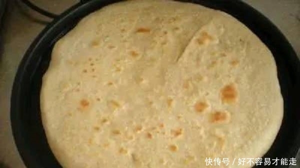 烙饼|开水烫面还是抹油?大厨教你一招,烙饼香软还出层