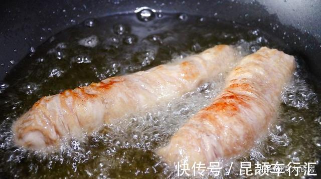 脆皮|很多人不爱吃猪大肠,那是没做好,放入脆皮水中,外皮酥酥脆脆