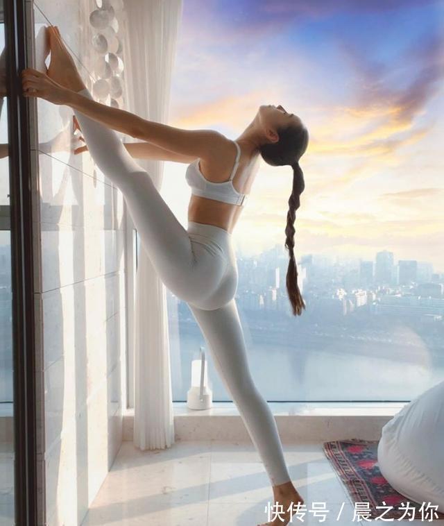 s韩国瑜伽网红sanga,高颜值好身材,网友:瑜伽“功夫”太厉害了