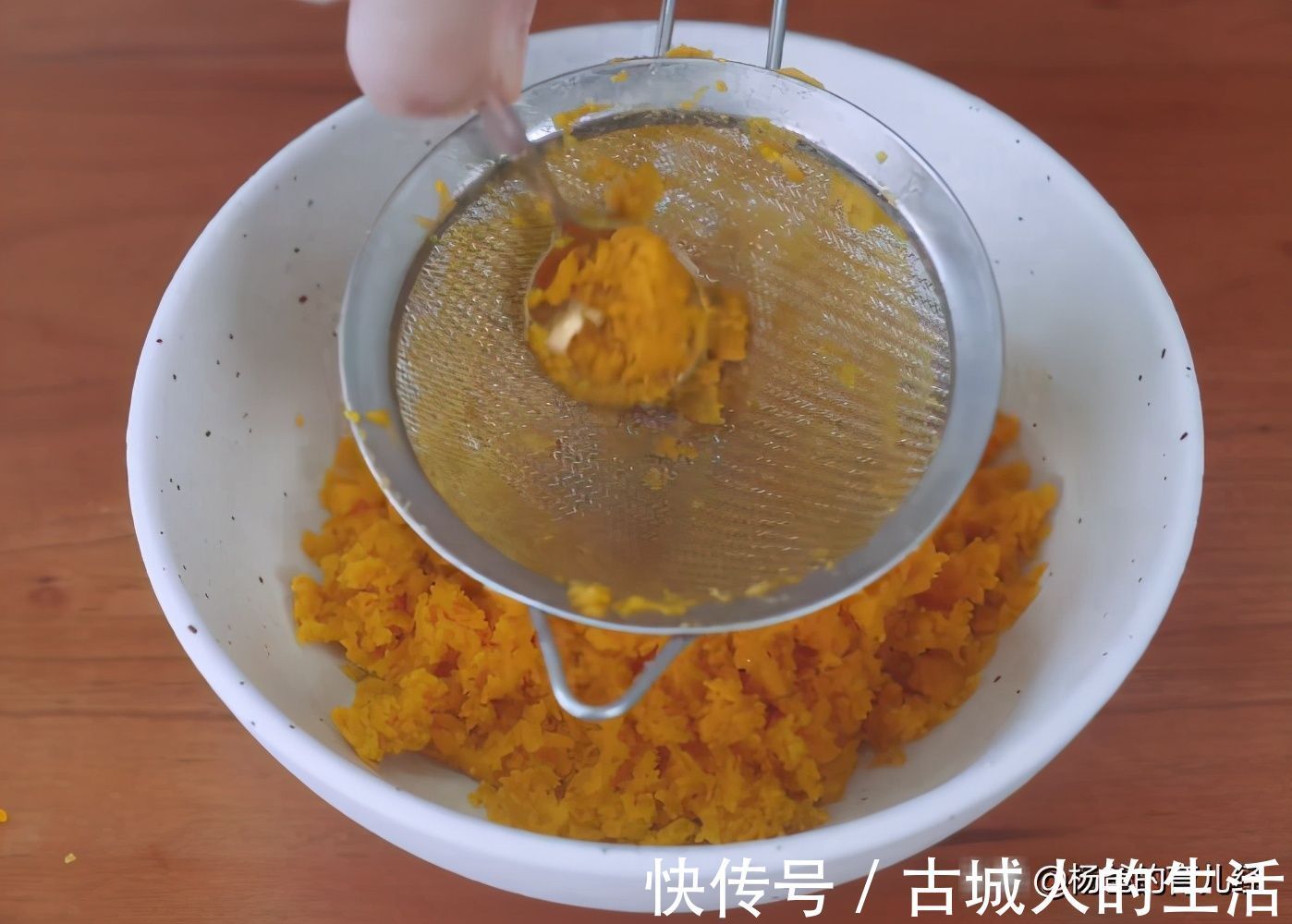 家教|在家教你做美味的蛋黄酱，简单4步就能完成，孩子爱吃的鲜香酱料