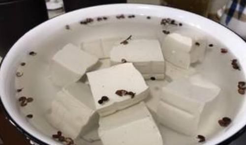 豆腐|保存豆腐不要放冰箱,老师傅教我一诀窍,放十天依旧新鲜,太实用