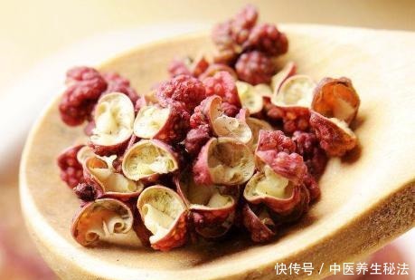 腌芹菜用上此方子,酸辣脆爽又入味,腌一晚上就能吃,特实用