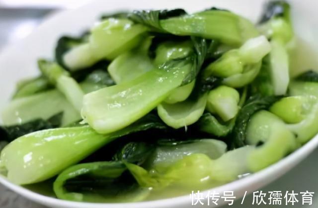 好吃|想吃脆嫩不变色的炒青菜，别再直接下锅炒，学会这招，好吃又好看