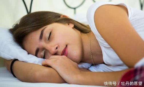 入睡|一个人睡觉最佳时间是什么时候这个点入睡,器官或许会更健康