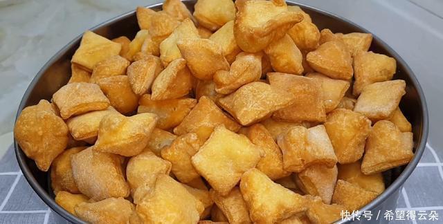 小零食|面粉这样做太神奇了,加3个鸡蛋,个个焦脆香甜,一口一个真过瘾