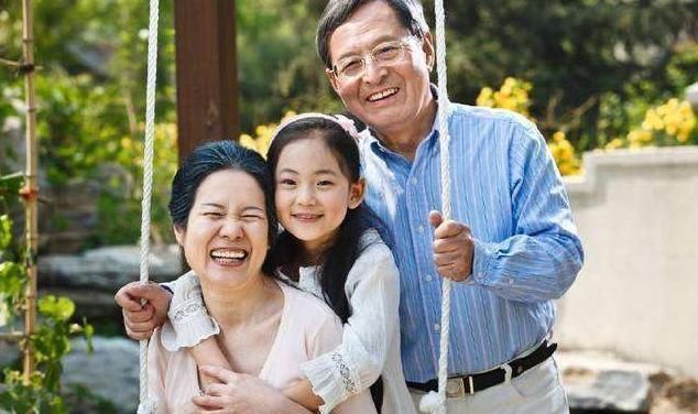 汪女士|“最手巧”姥姥火了！担心纸尿裤太热做“大改造”，网友：太实用