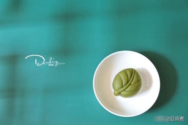 抹茶|中秋节给亲戚朋友做的小清新月饼，造型好看味道清香怎么吃也不腻