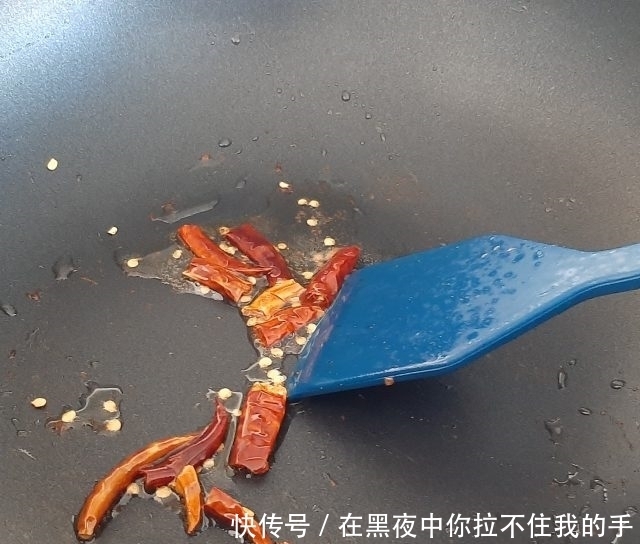  五花肉炒莴苣片，简单快手，清香下饭