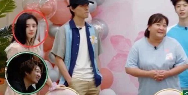 鞠婧祎做饭被众人嫌弃,表面不在意,当镜头扫过表情太真实了