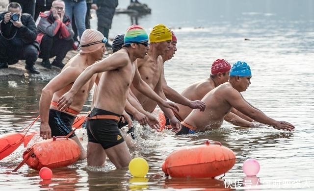 四川达州:冬至节蓬安三汇渠城三地游友联谊 挑战自我畅游渠江!