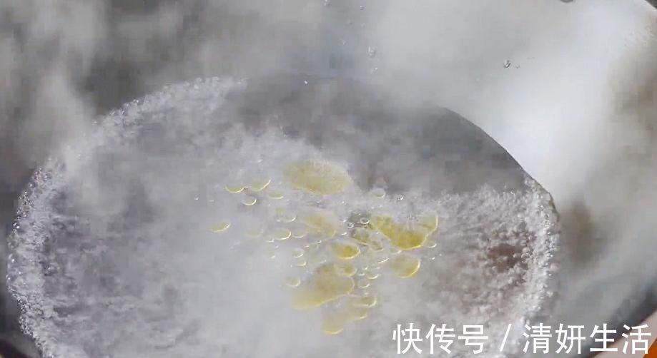 炒包菜，切记不要直接下锅炒！很多人一直做错了，难怪出锅不好吃