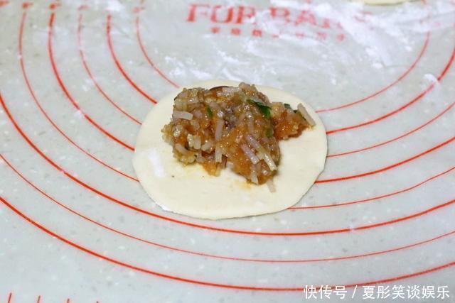 搅拌|粉条别再炖着吃了,用它做包子,蓬松暄软皮薄馅足,蒸两笼不够吃