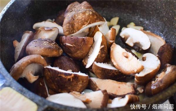 懂行人挑香菇不看大小，认准这3点，香菇鲜嫩肥厚，特好吃