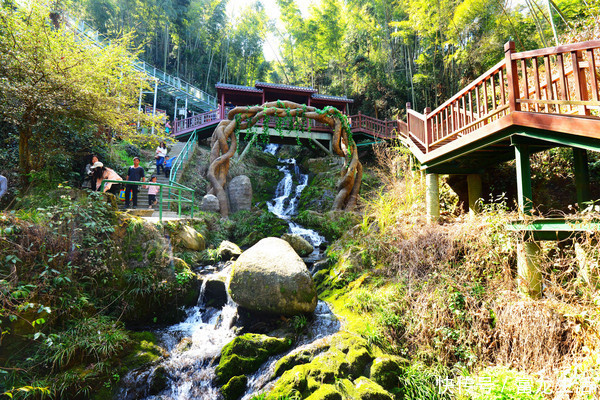 梅岭狮子峰，南昌第一山，怪石奇洞不输黄山，悬崖秋千、滑翔伞、玻璃漂流个个刺激