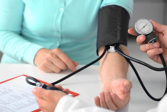 副作用|常吃降压药,担心副作用医生教你3招,血压稳降,保护肝肾