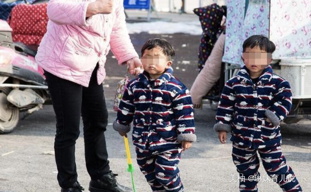 睡衣|幼儿园门口上演“睡衣秀”，家长送娃盛装出席，网友：太真实了