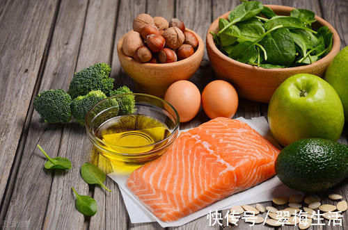 动作|腹肌训练方法:先减脂再虐腹!4个动作,帮你雕刻腹肌线条!