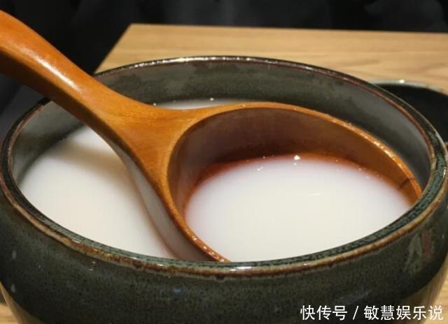 媳妇蒸馒头，和面不用水，也不用牛奶，出锅比面包还软，自带甜味