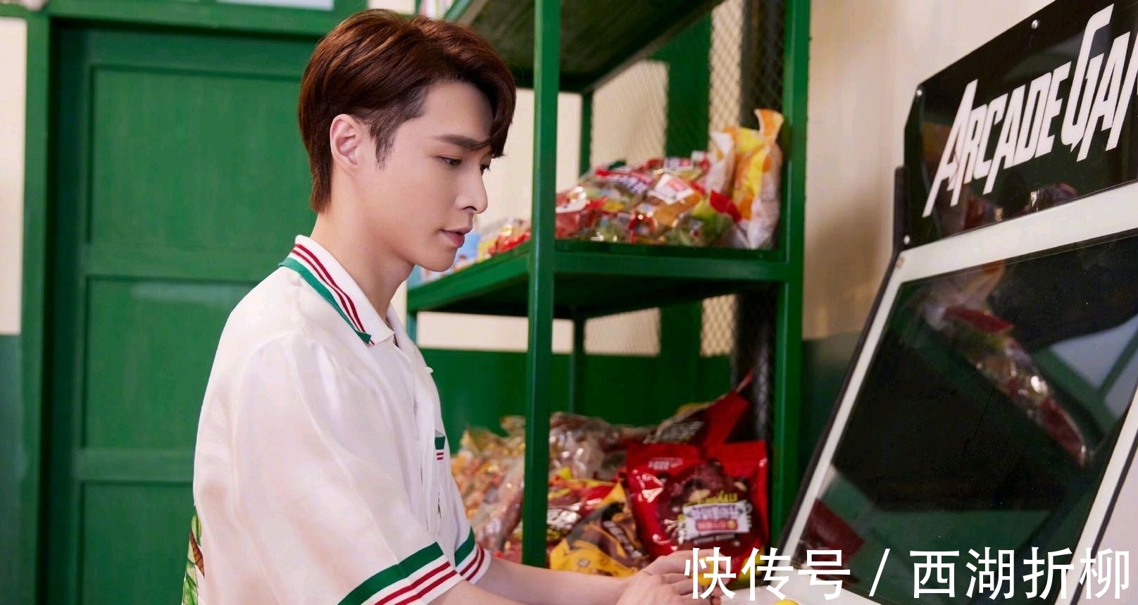 動作|張藝興的教養真的是刻在骨子里的,每個動作每個細節