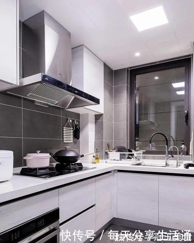 平面图|100平三居室，轻奢风，色彩明亮，简约清爽(附平面图)！