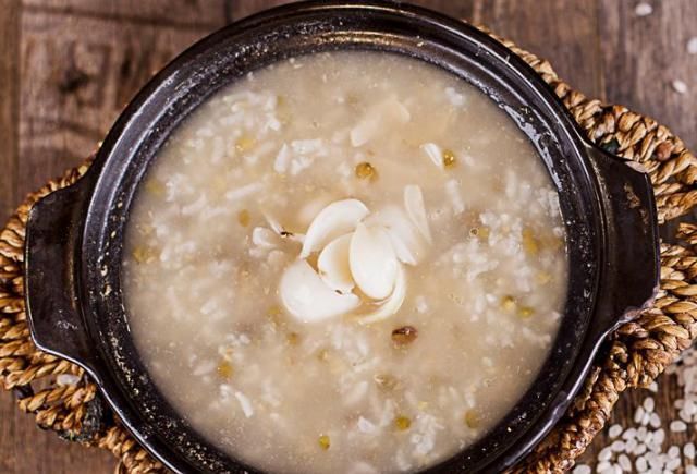 救星|此4物是痛风患者的救星，常吃尿酸不再扰，降酸效果杠杠的