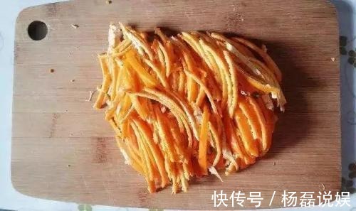 塑料瓶剪一半埋盆里,烂果皮菜叶随便扔,零臭味还不烧根!