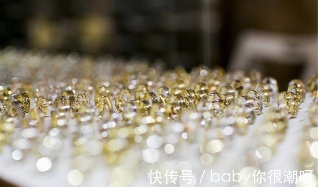 黄金 黄金戒指和铂金戒指哪个值得买!