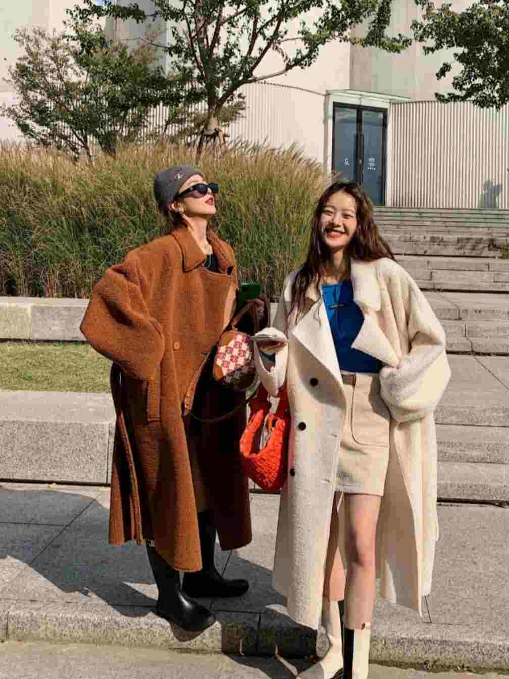 身材 大衣搭不过膝短裙真好看,保暖减龄又能秀身材,时髦精赶快学起来