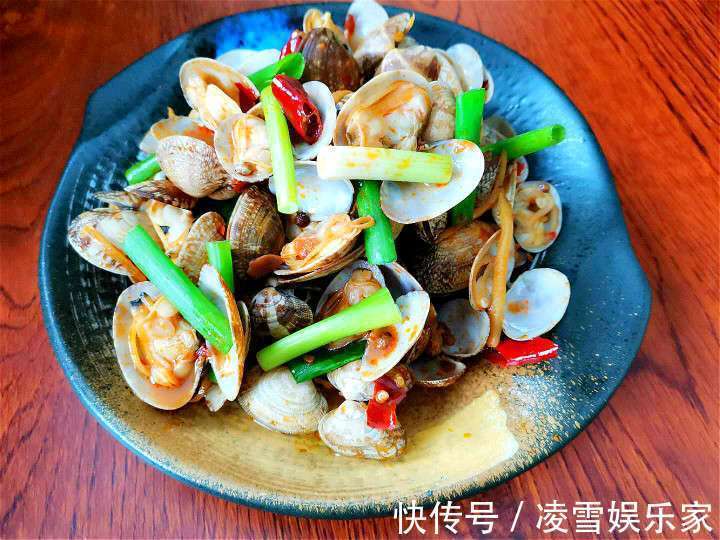 正确做法|炒花蛤时，有人焯水，有人直接炒，大厨都不对，教你正确做法