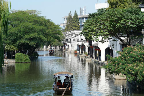 浙江有个原生态的古镇，距杭州仅1.5h，古建筑夜景美食一样不缺