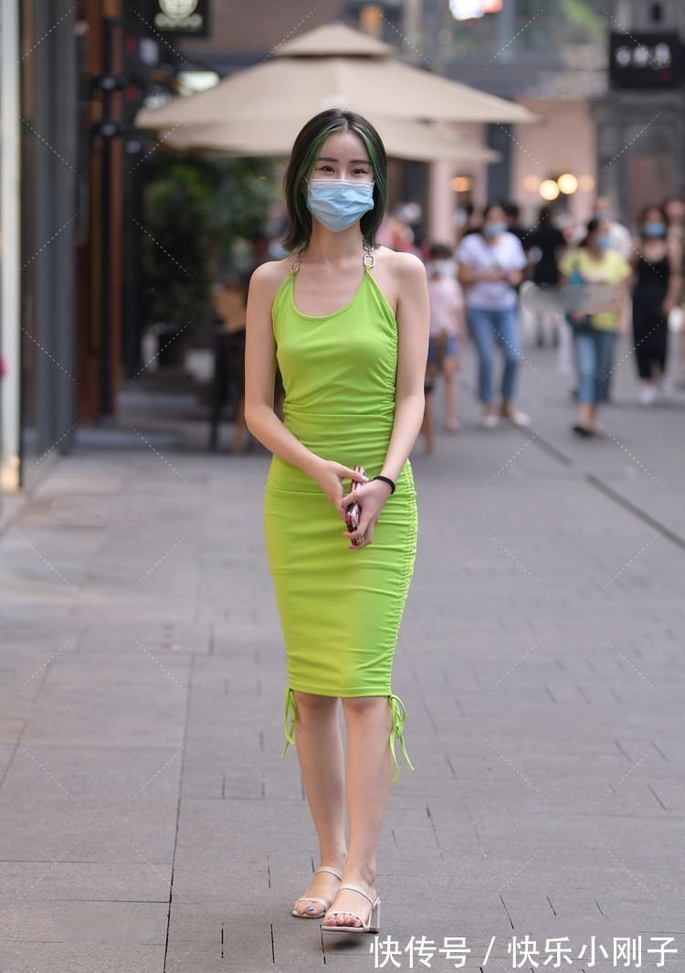 长裙 嫩绿色抽绳皱褶长裙,时尚明艳,个性十足的小女生穿搭