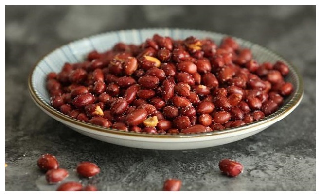 炸花生米时,有人热油、有人凉油全不对!教你正确做法,太香了